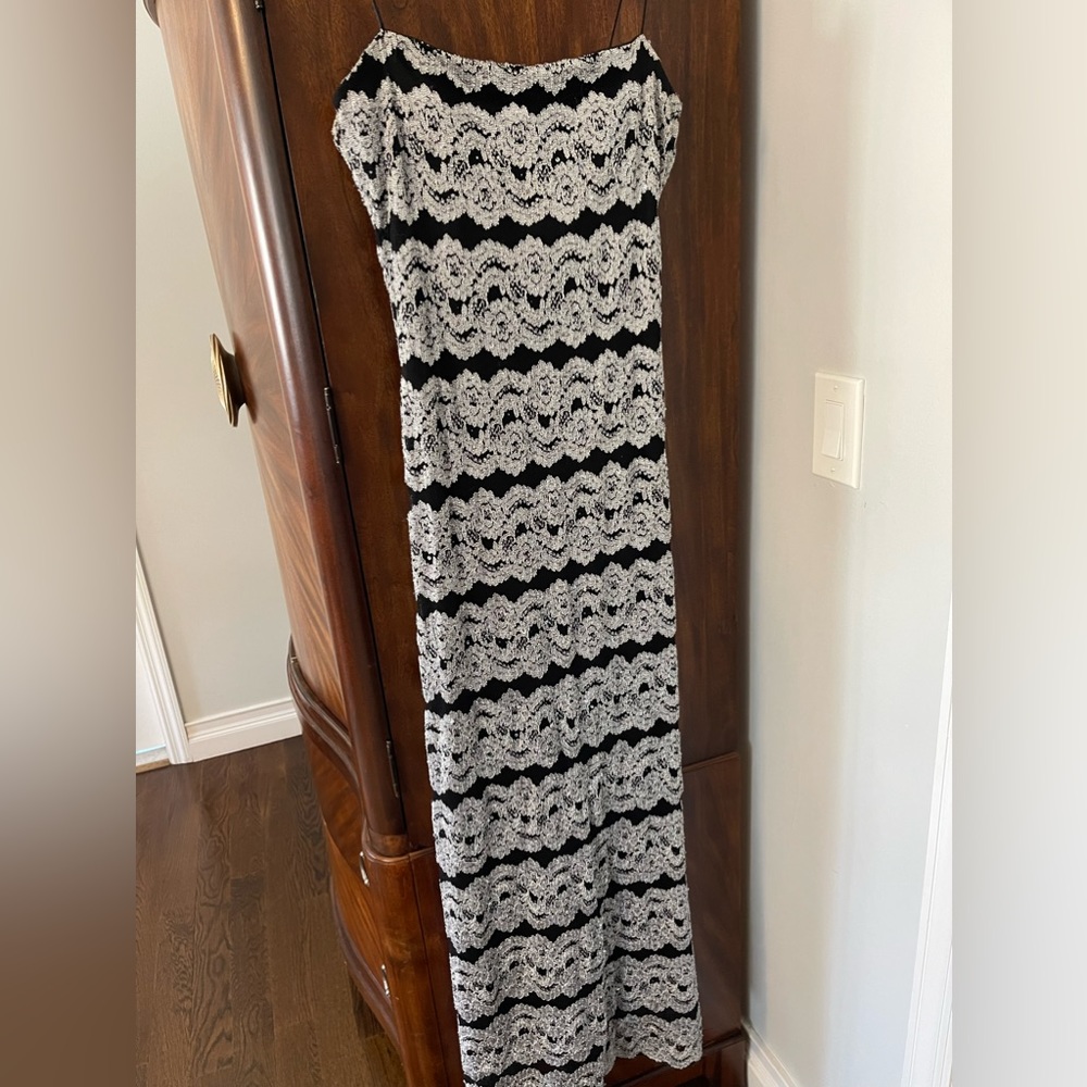 Fancy sequined laced solve and black long dress.